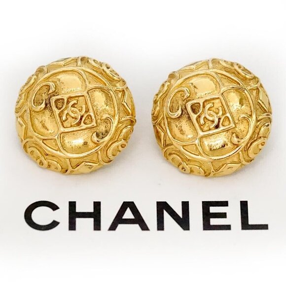 CHANEL CC Logos Round Clip-On Earrings Gold Tone Auth #22300 - Picture 1 of 4